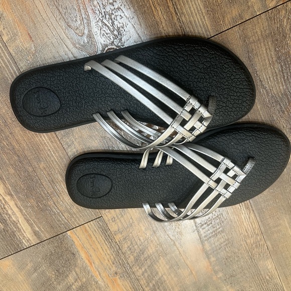 NEW **SANUK** Yoga Mat Sandals - Perfect for Summer - Great Metallic Color :) - Picture 7 of 8